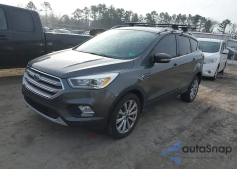 2017 Ford Escape Titanium z USA, uszkodzony, nr VIN 1FMCU0J94HUB95227